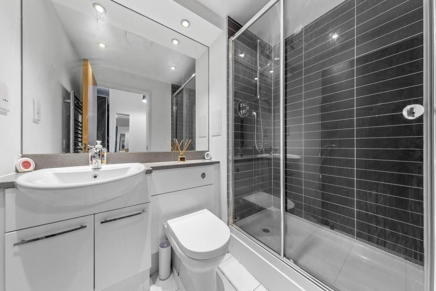 Lovely & Cosy 2 Beds London Skyline View Екстериор снимка
