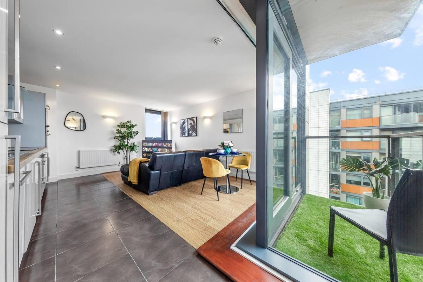 Lovely & Cosy 2 Beds London Skyline View Екстериор снимка