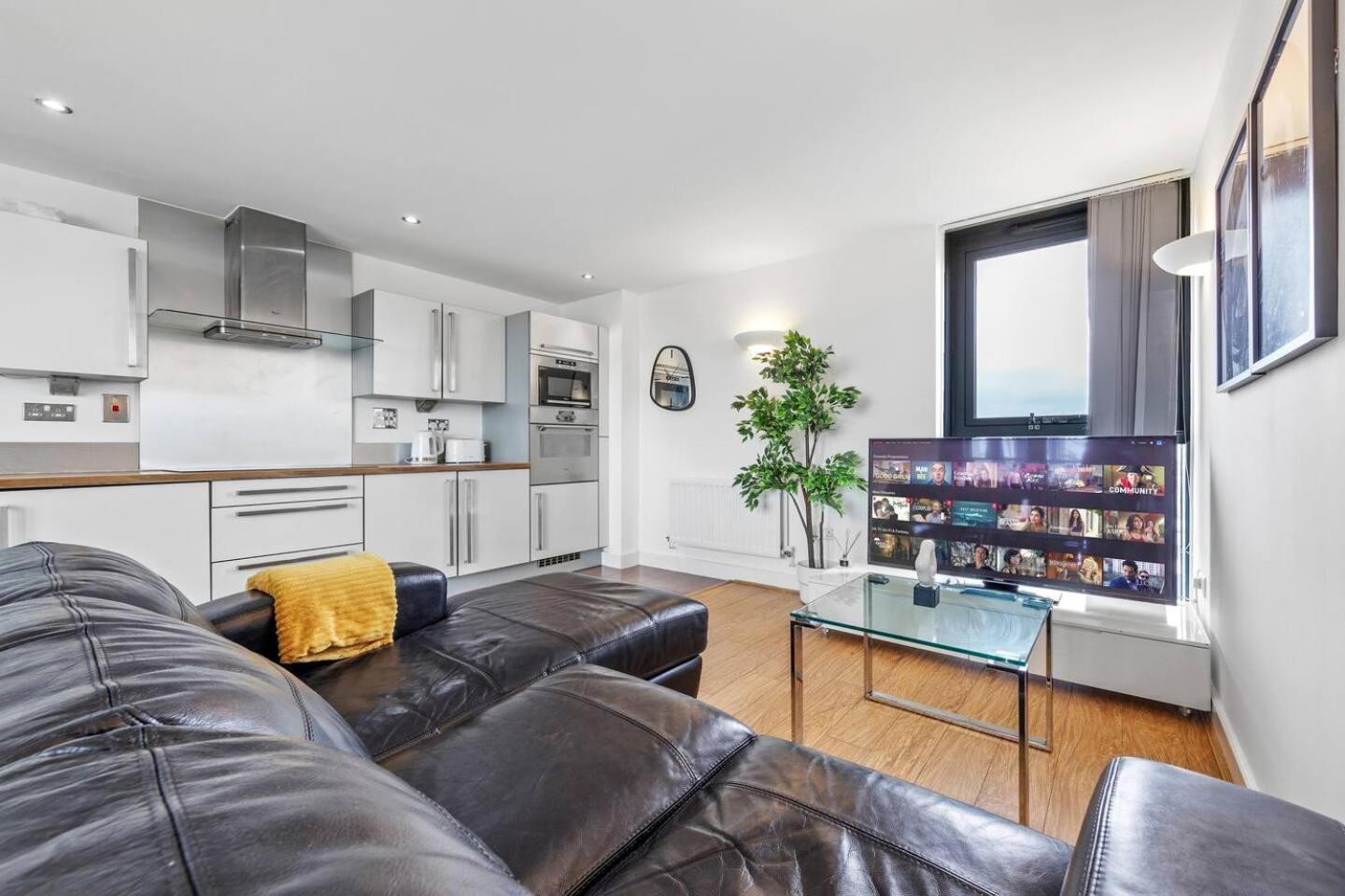 Lovely & Cosy 2 Beds London Skyline View Екстериор снимка